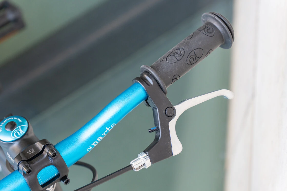 Lekki rower dla dziecka KUbikes 16S MTB Czarny / laser niebieski