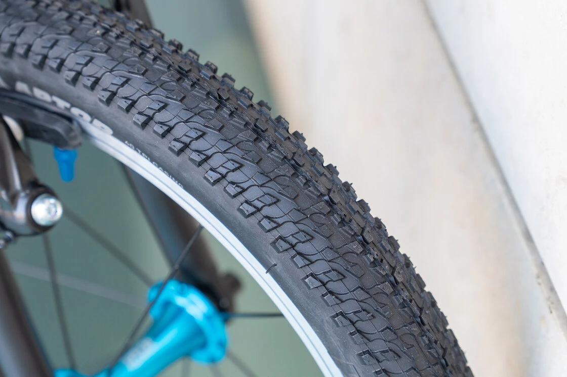 Lekki rower dla dziecka KUbikes 16S MTB Czarny / laser niebieski