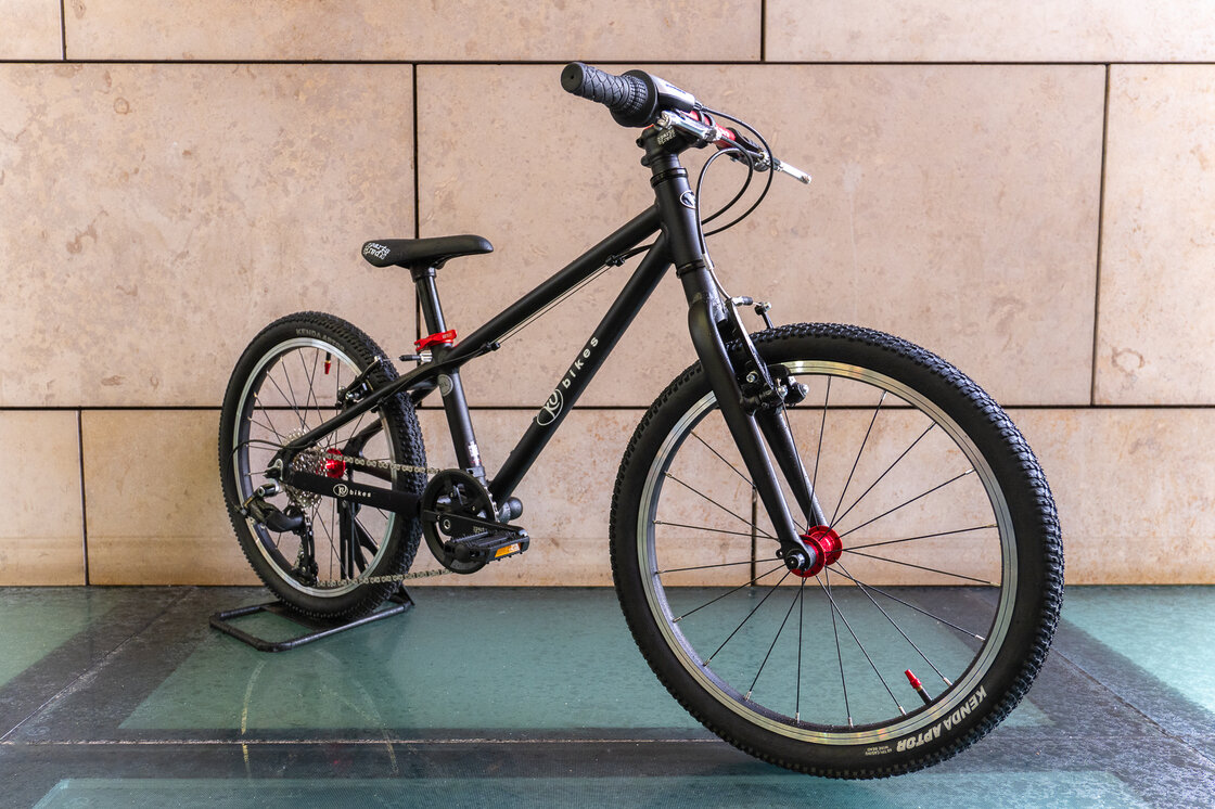 Lekki rower dla dziecka KUbikes 20 L MTB Czarny + laser red