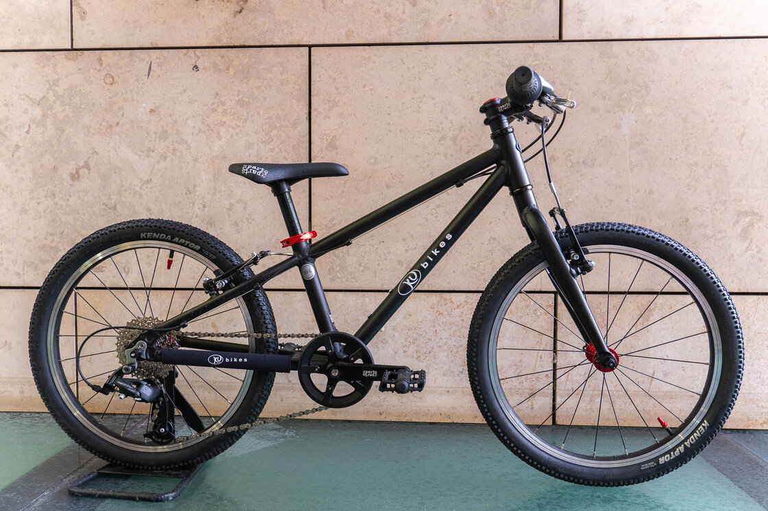 Lekki rower dla dziecka KUbikes 20 L MTB Czarny + laser red