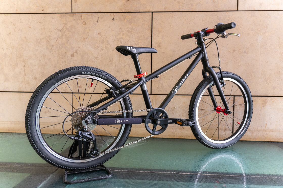 Lekki rower dla dziecka KUbikes 20 L MTB Czarny + laser red