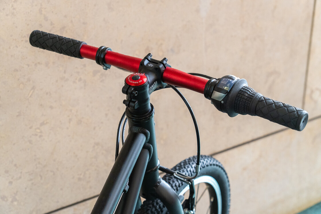 Lekki rower dla dziecka KUbikes 20 L MTB Czarny + laser red