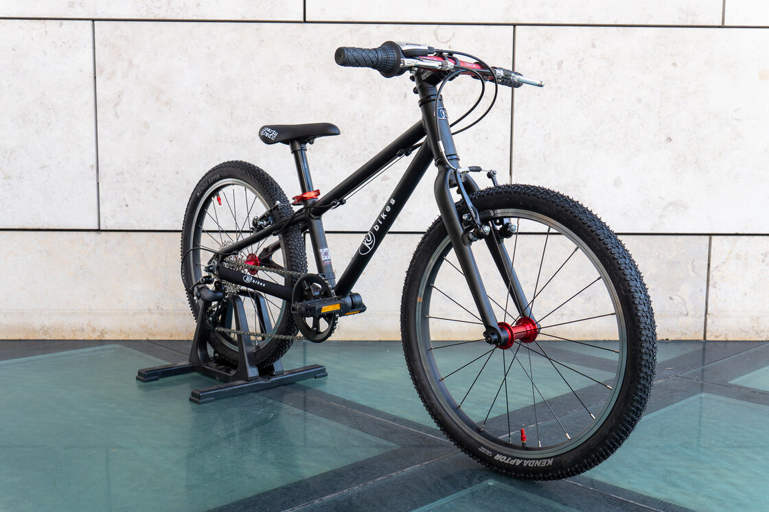 Lekki rower dla dziecka KUbikes 20 L MTB Czarny + laser red