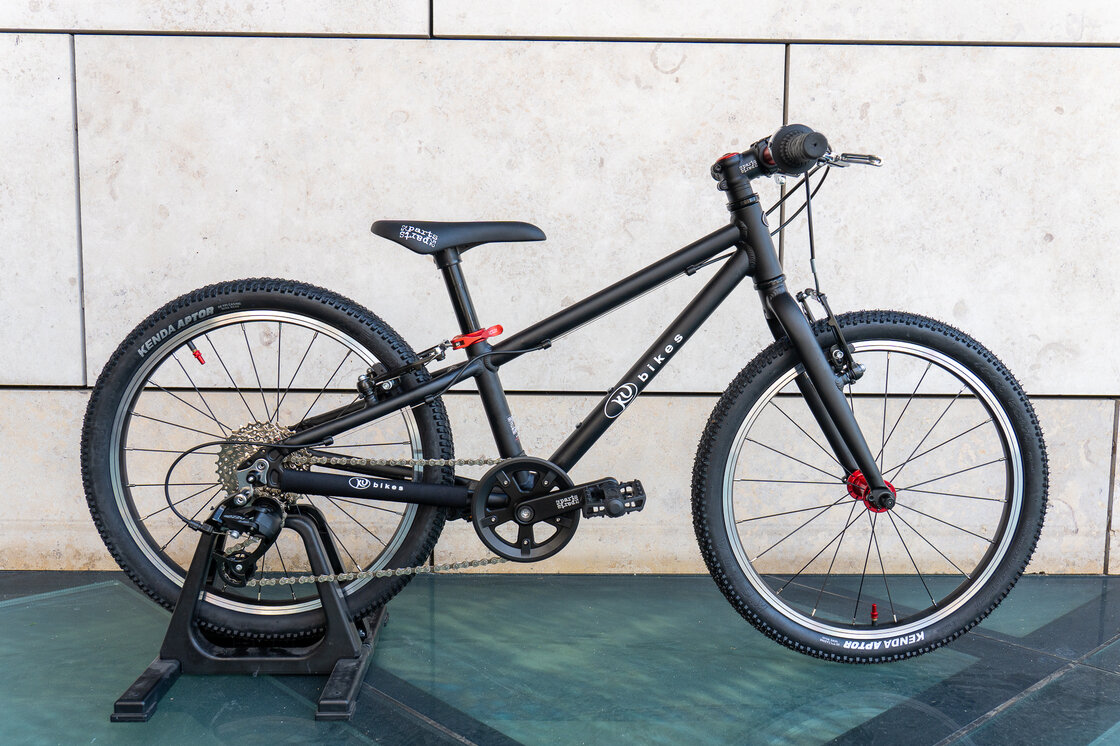 Lekki rower dla dziecka KUbikes 20 L MTB Czarny + laser red