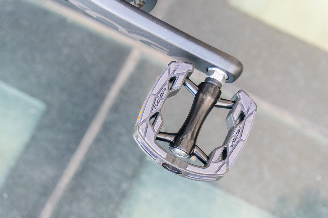 Lekki rower elektryczny na pasku KOGA E-F3 6.0 BOSCH Silver Mat