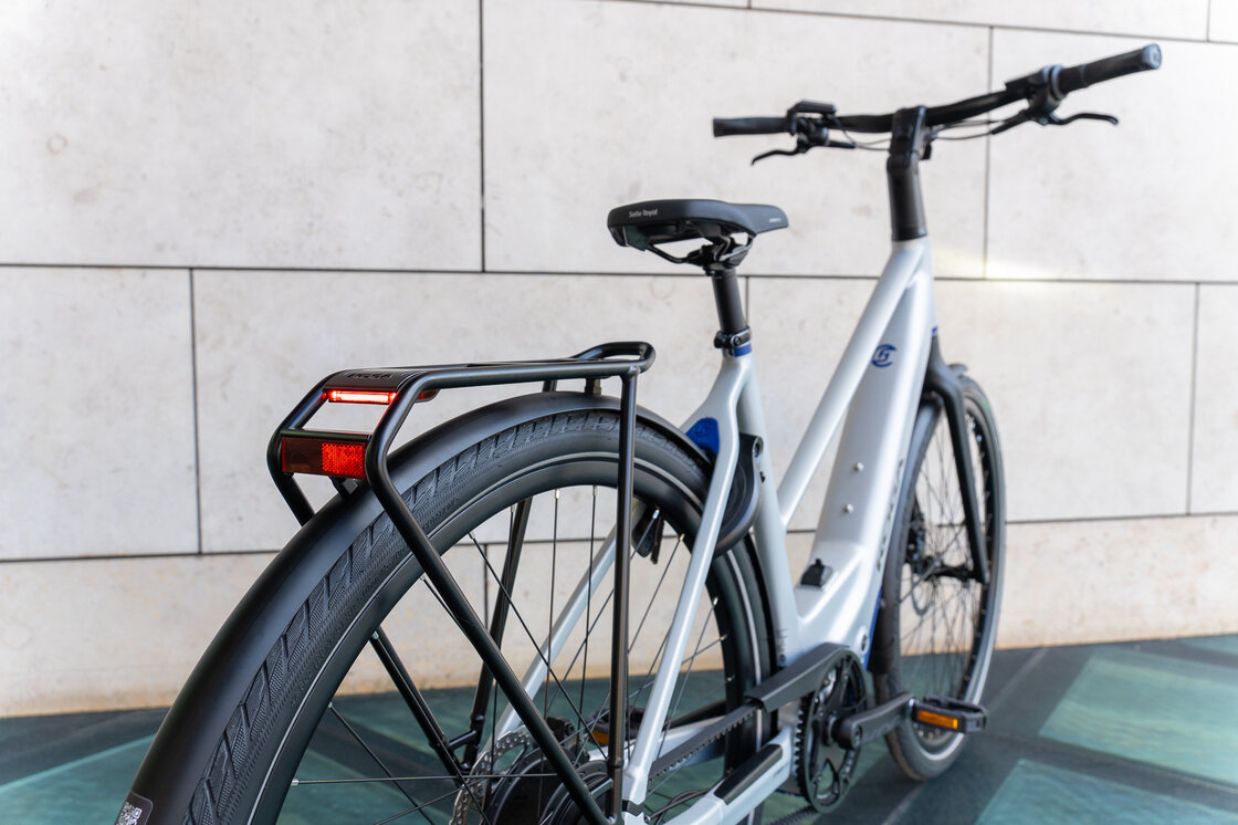 Lekki rower elektryczny na pasku KOGA E-F3 6.0 BOSCH Silver Mat