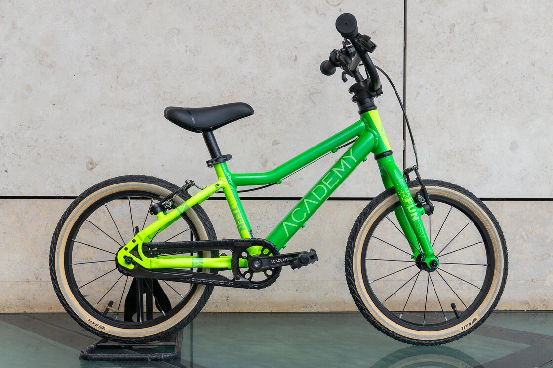 Lekki rowerek ACADEMY GRADE 3 16" Edition - FUNtasy Green