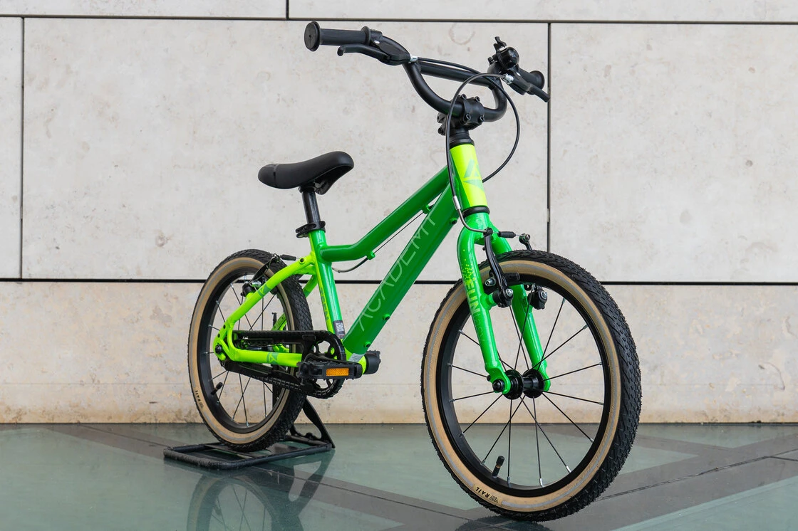 Lekki rowerek ACADEMY GRADE 3 16" Edition - FUNtasy Green
