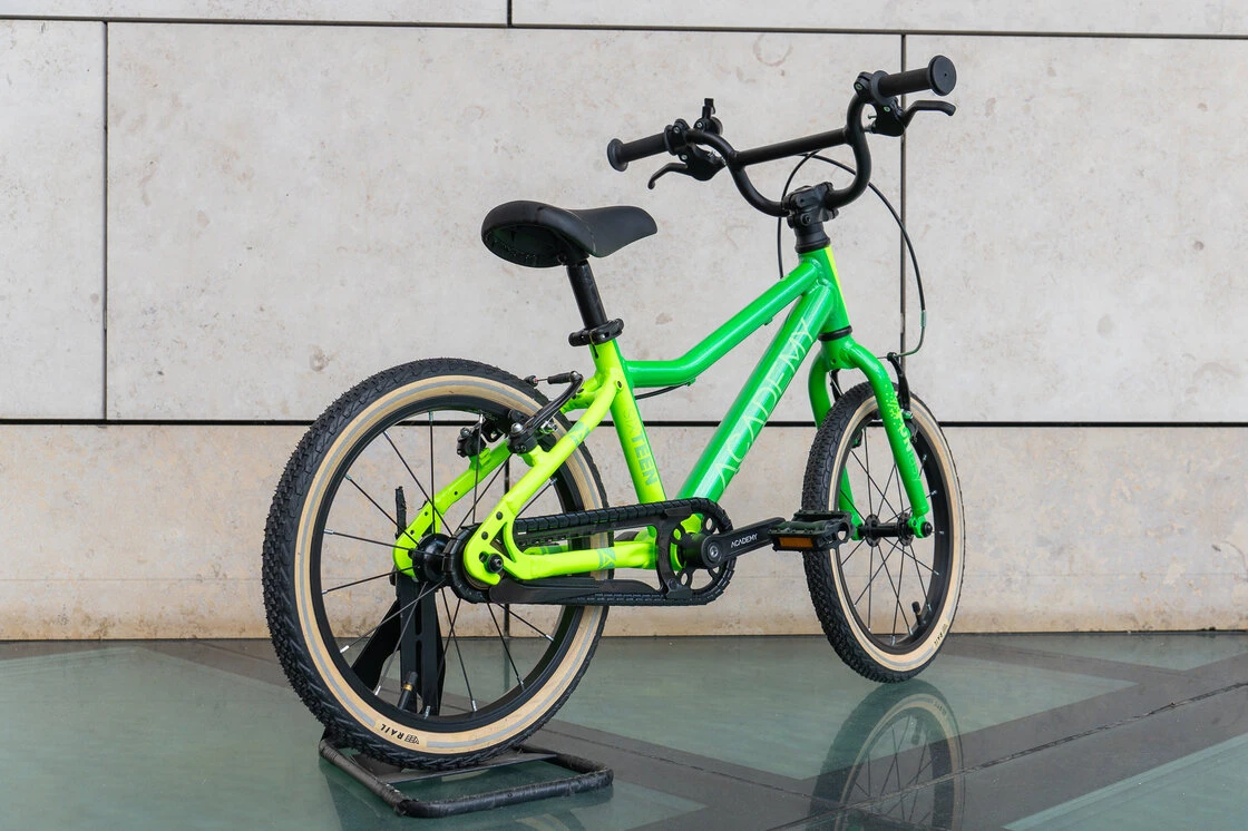 Lekki rowerek ACADEMY GRADE 3 16" Edition - FUNtasy Green