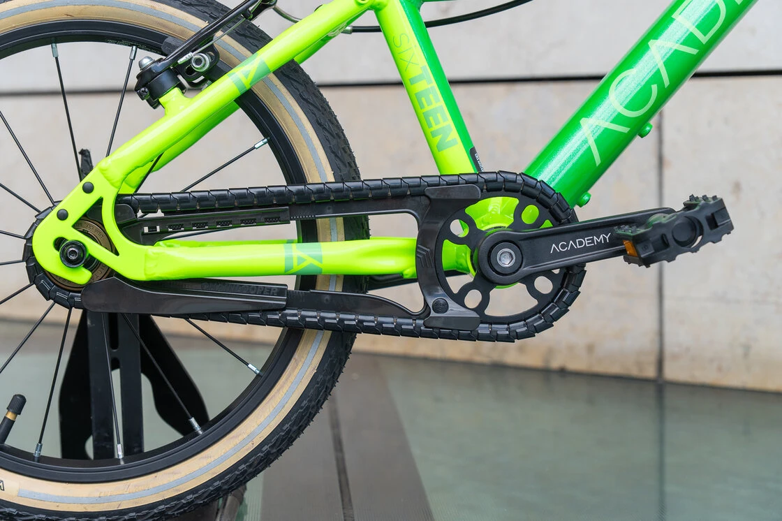Lekki rowerek ACADEMY GRADE 3 16" Edition - FUNtasy Green