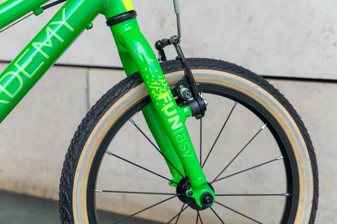 Lekki rowerek ACADEMY GRADE 3 16" Edition - FUNtasy Green