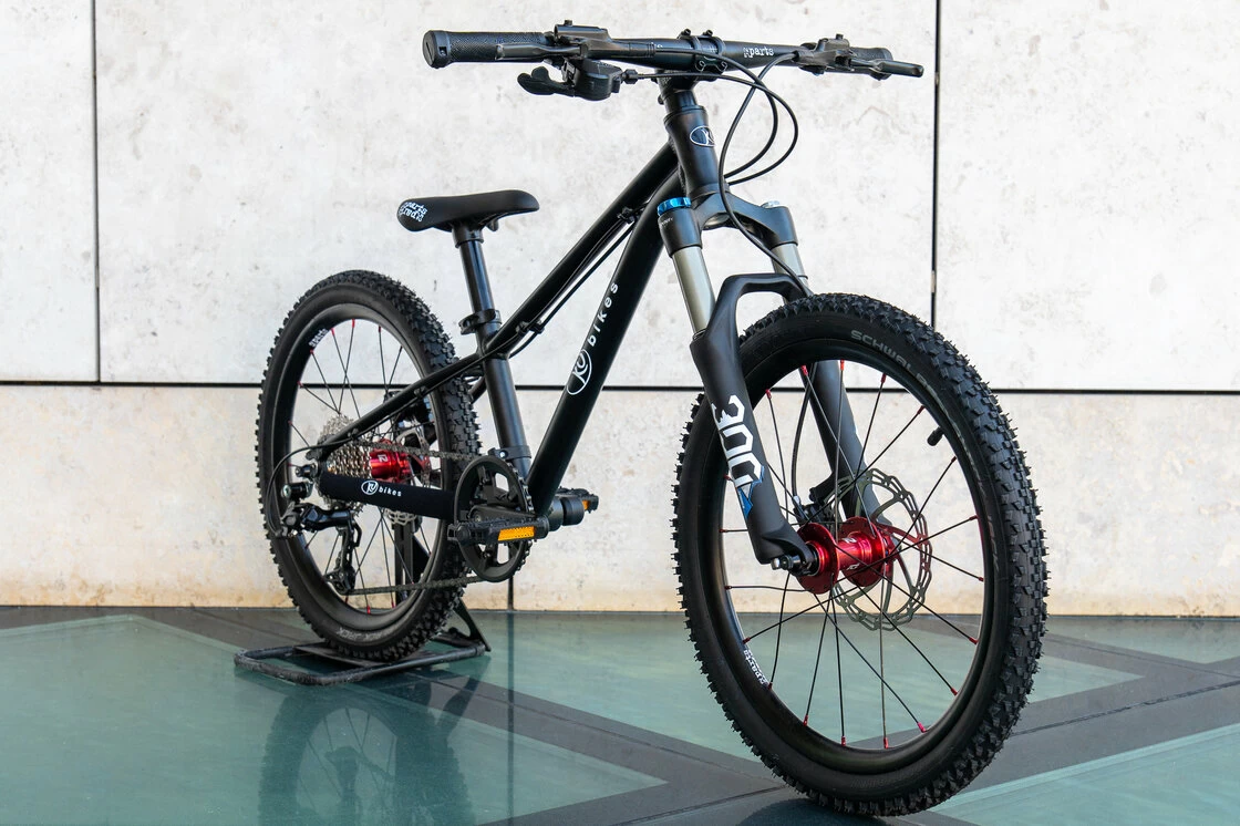 Lekki rowerek amortyzowany KUbikes 20 S MTB DISC czarny