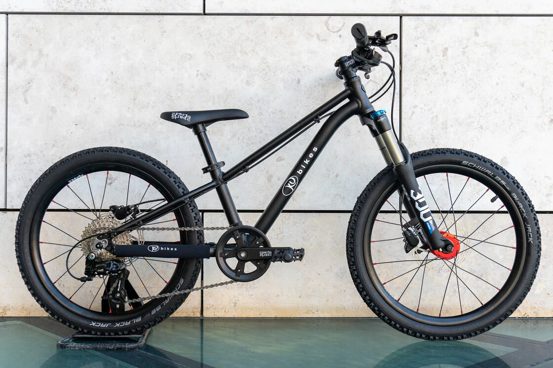 Lekki rowerek amortyzowany KUbikes 20 S MTB DISC czarny