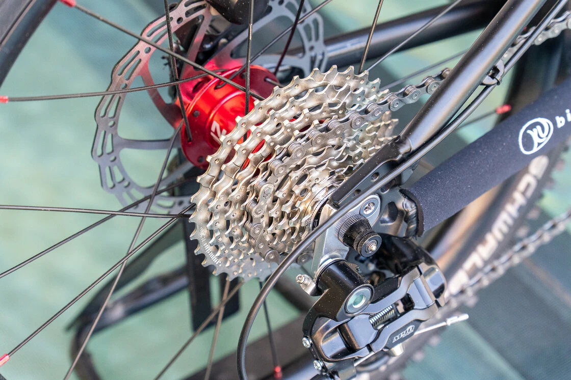 Lekki rowerek amortyzowany KUbikes 20 S MTB DISC czarny