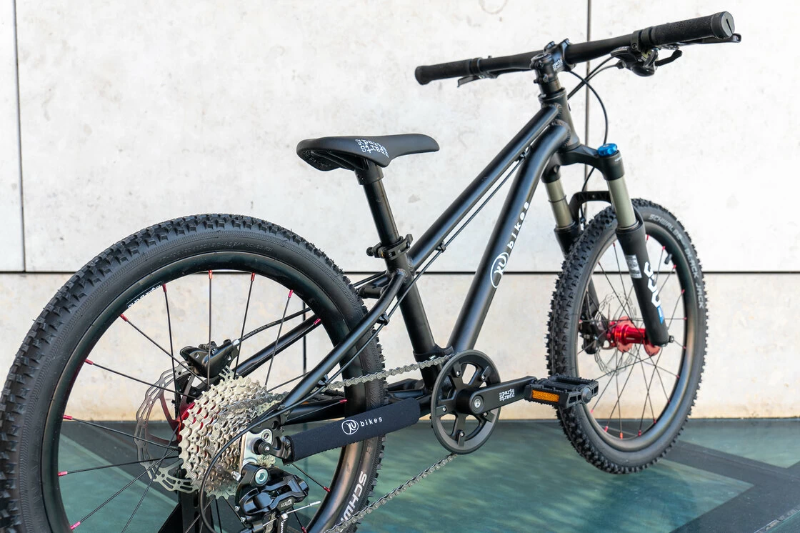Lekki rowerek amortyzowany KUbikes 20 S MTB DISC czarny