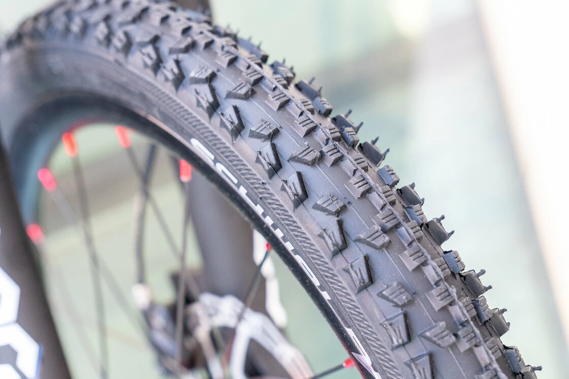 Lekki rowerek amortyzowany KUbikes 20 S MTB DISC czarny