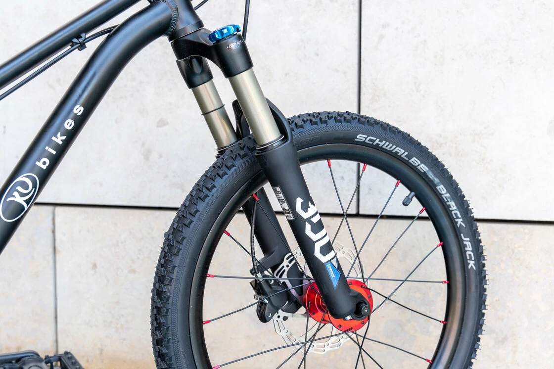 Lekki rowerek amortyzowany KUbikes 20 S MTB DISC czarny