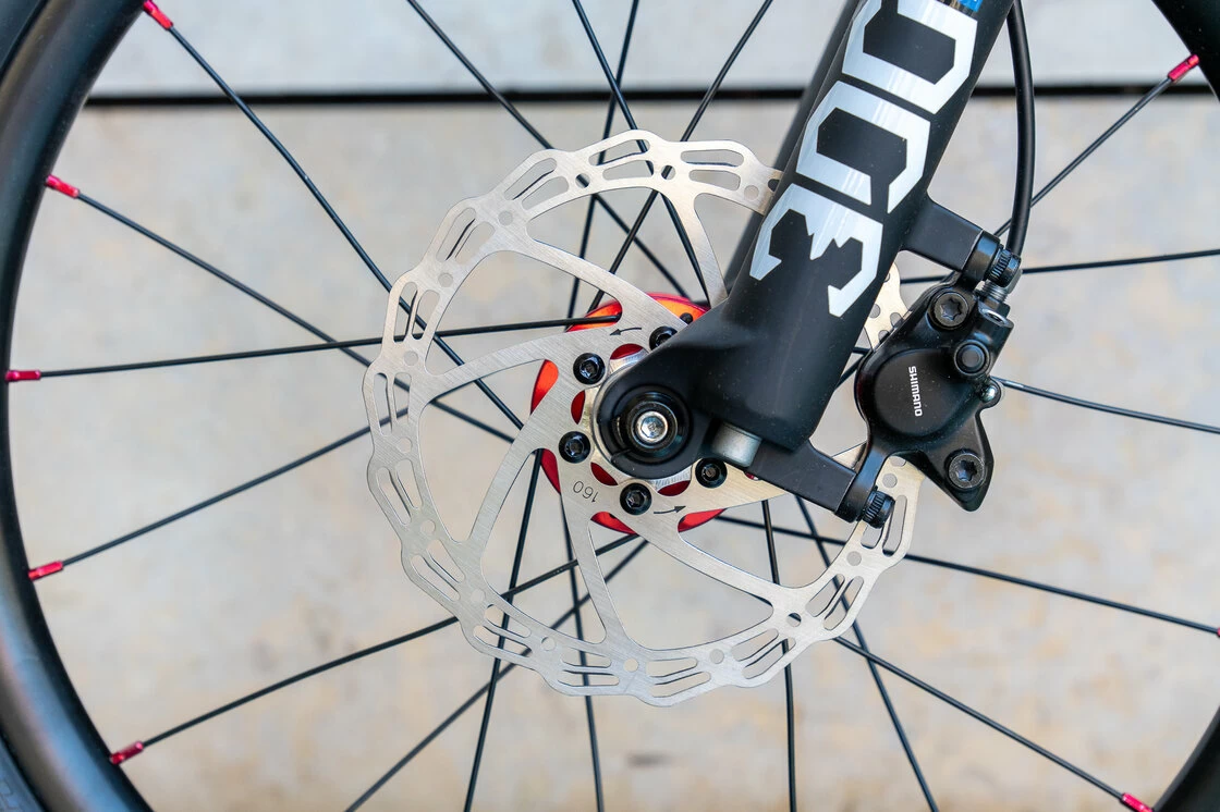 Lekki rowerek amortyzowany KUbikes 20 S MTB DISC czarny