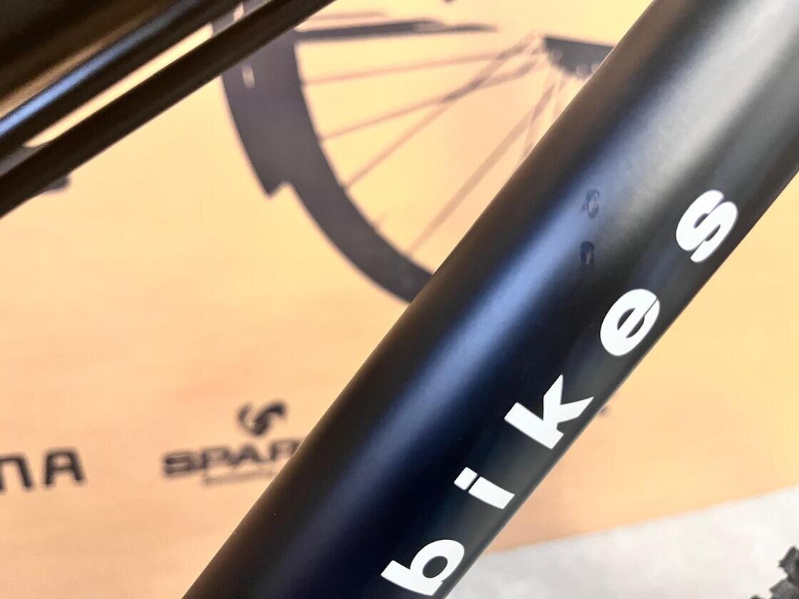 Lekki rowerek amortyzowany KUbikes 20 S MTB DISC czarny