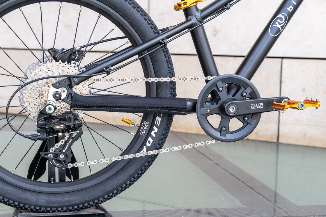 Lekki rowerek amortyzowany KUbikes 20 S MTB DISC Czarny + Laser Gold