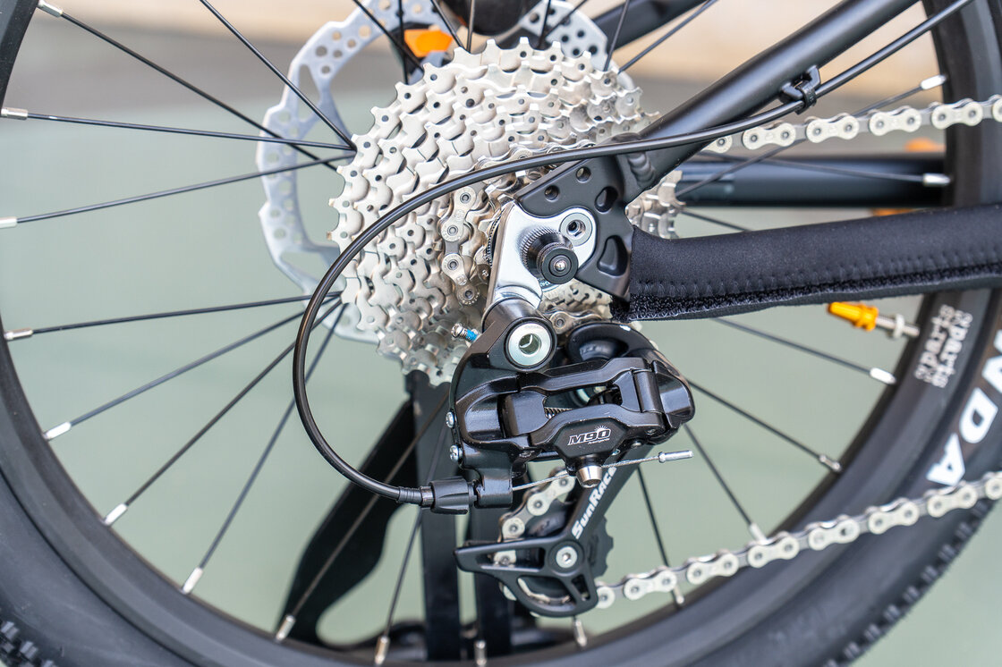 Lekki rowerek amortyzowany KUbikes 20 S MTB DISC Czarny + Laser Gold