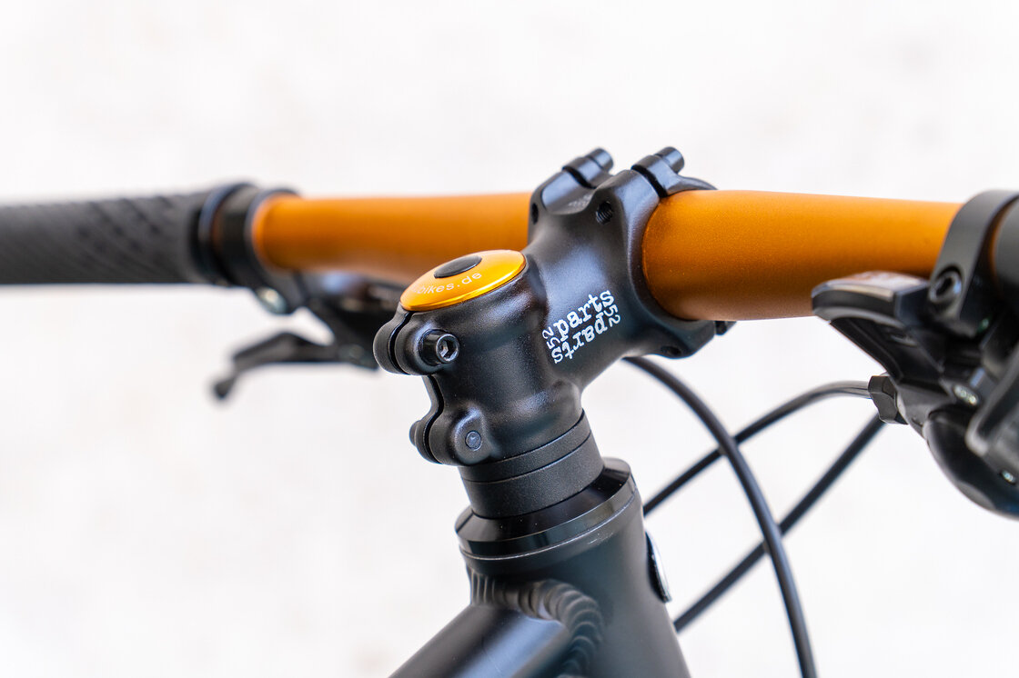 Lekki rowerek amortyzowany KUbikes 20 S MTB DISC Czarny + Laser Gold