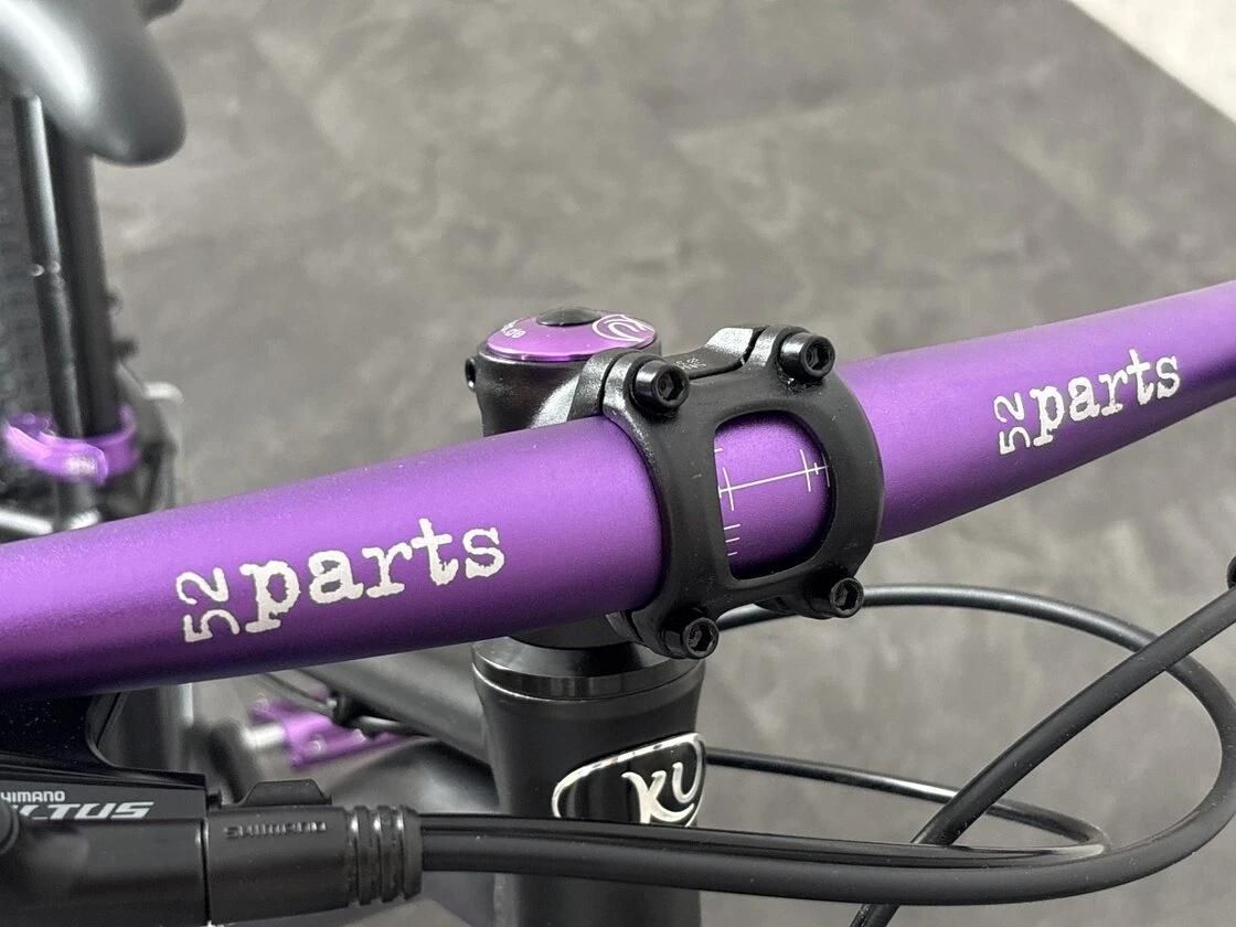 Lekki rowerek amortyzowany KUbikes 20 S MTB DISC Czarny + Laser Purple