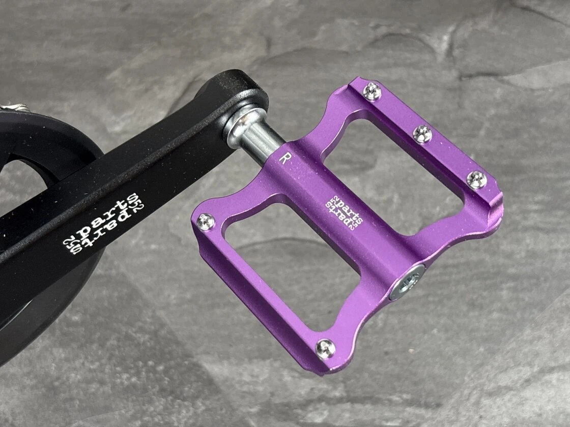Lekki rowerek amortyzowany KUbikes 20 S MTB DISC Czarny + Laser Purple