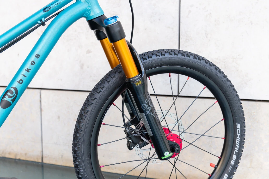 Lekki rowerek amortyzowany KUbikes 20 S MTB DISC turkusowy