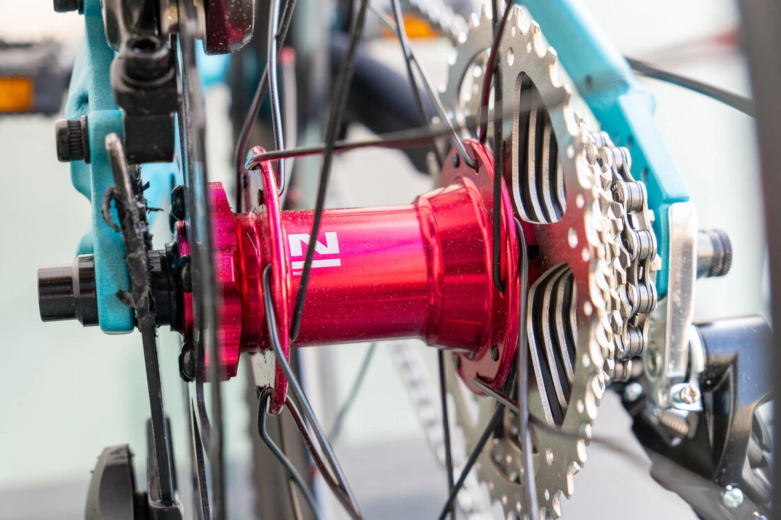 Lekki rowerek amortyzowany KUbikes 20 S MTB DISC turkusowy