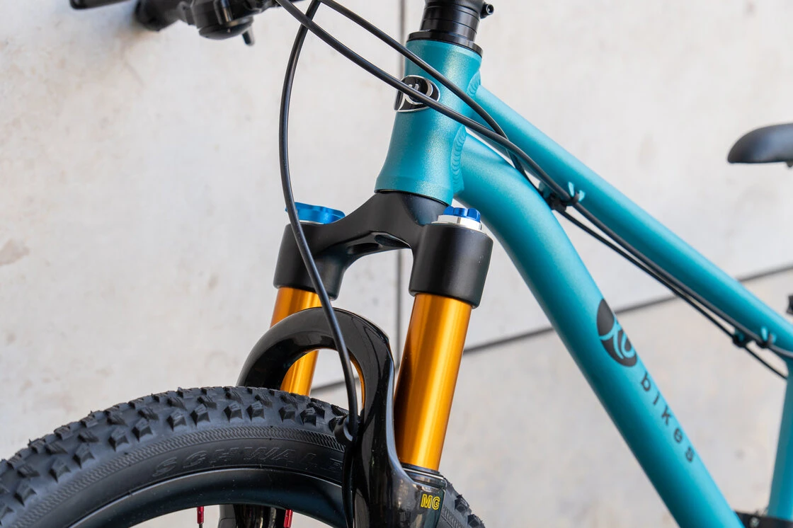 Lekki rowerek amortyzowany KUbikes 20 S MTB DISC turkusowy