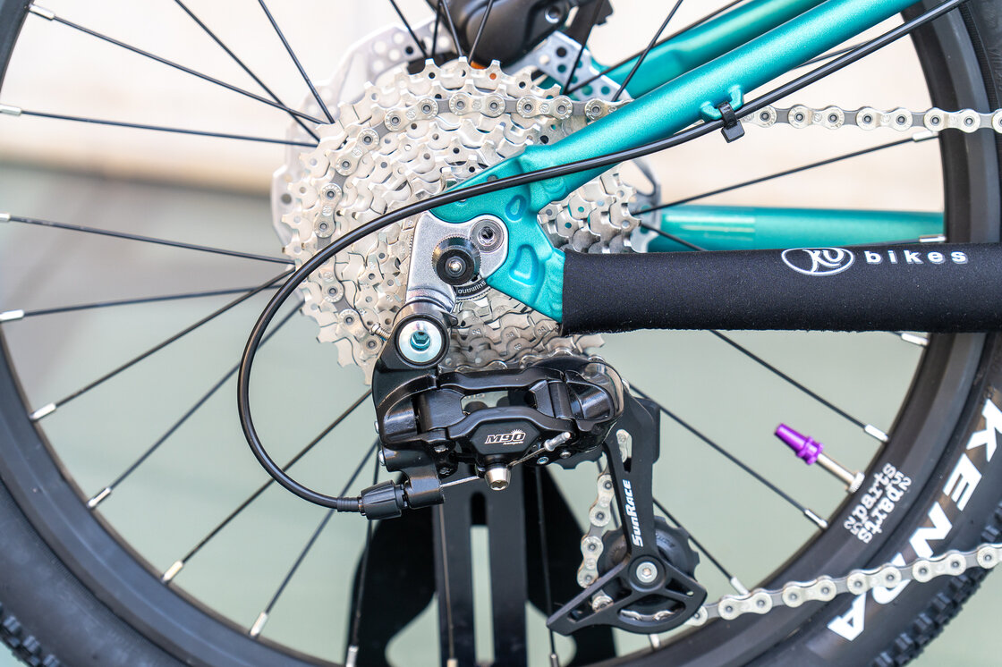 Lekki rowerek amortyzowany KUbikes 20 S MTB DISC Turkusowy + Laser Purple