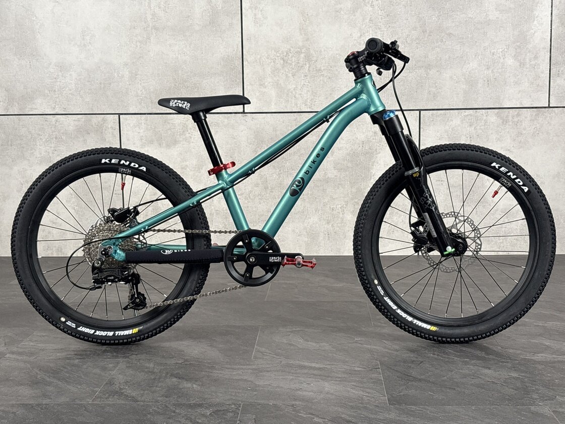 Lekki rowerek amortyzowany KUbikes 20 S MTB DISC turkusowy + laser red