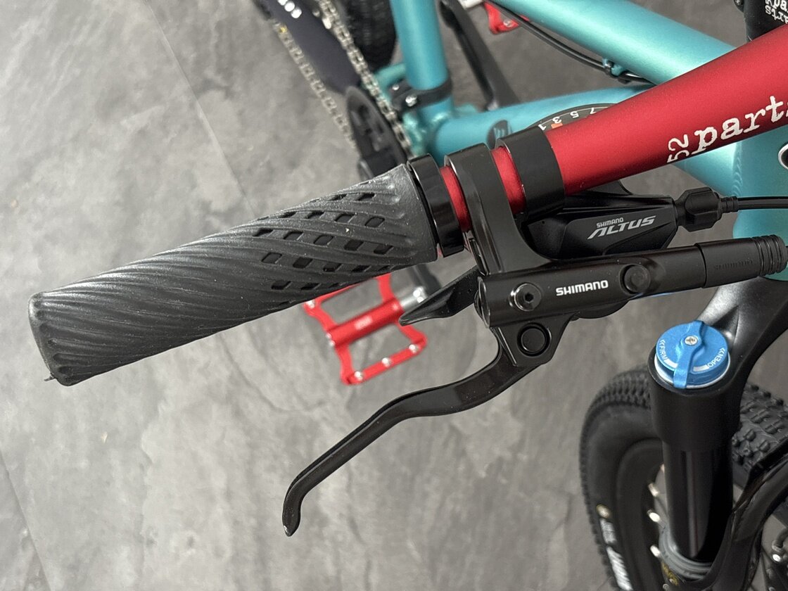 Lekki rowerek amortyzowany KUbikes 20 S MTB DISC turkusowy + laser red