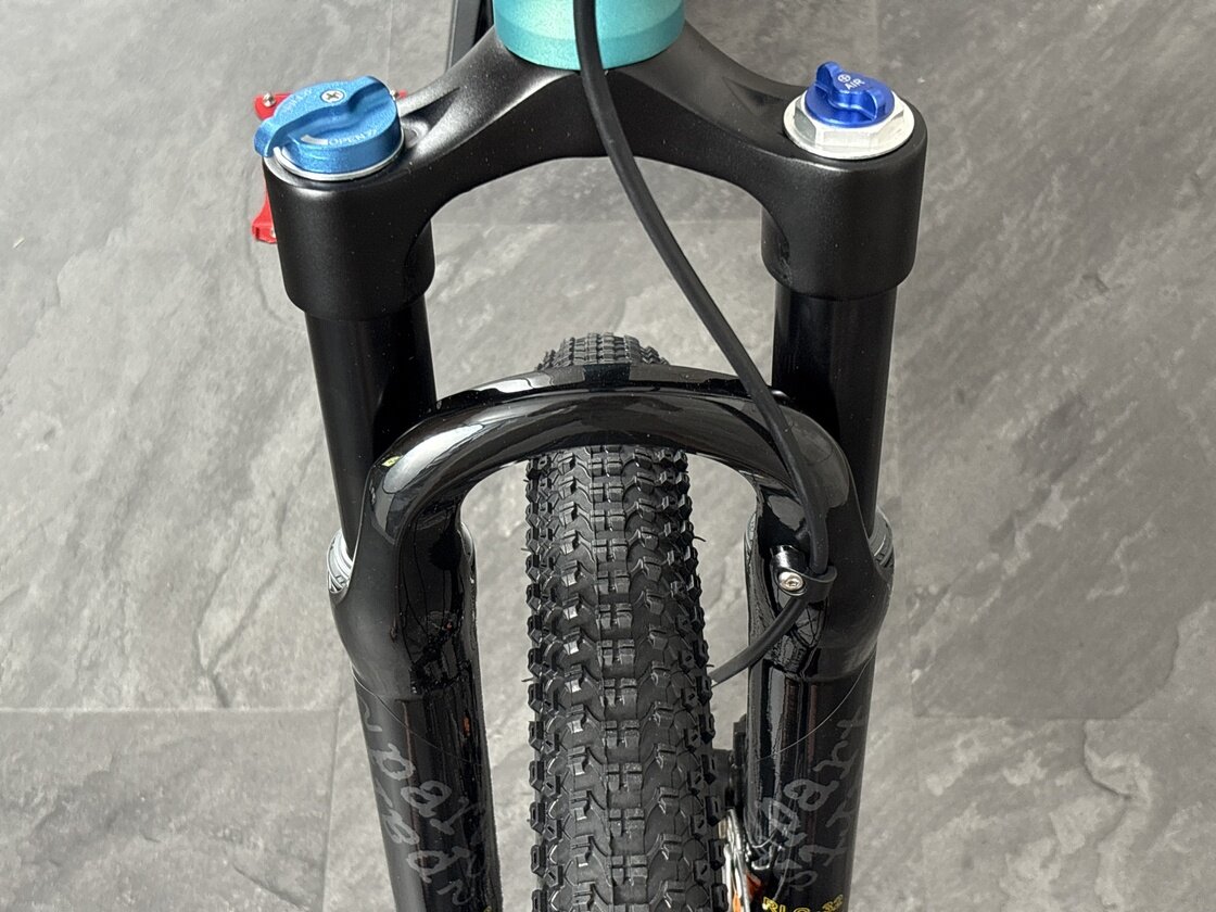 Lekki rowerek amortyzowany KUbikes 20 S MTB DISC turkusowy + laser red