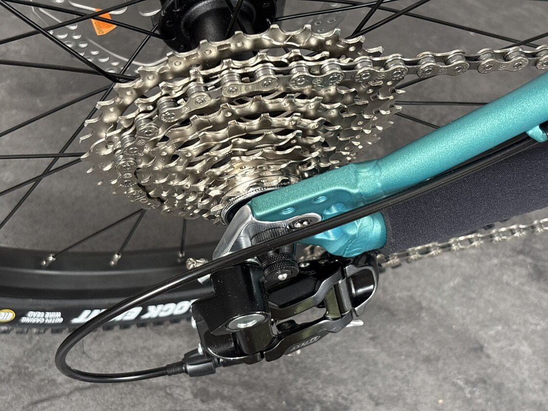 Lekki rowerek amortyzowany KUbikes 20 S MTB DISC turkusowy + laser red