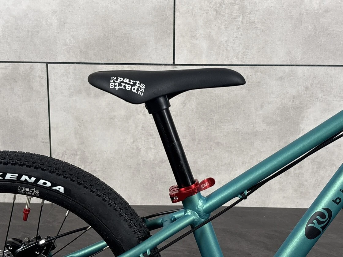 Lekki rowerek amortyzowany KUbikes 20 S MTB DISC turkusowy + laser red