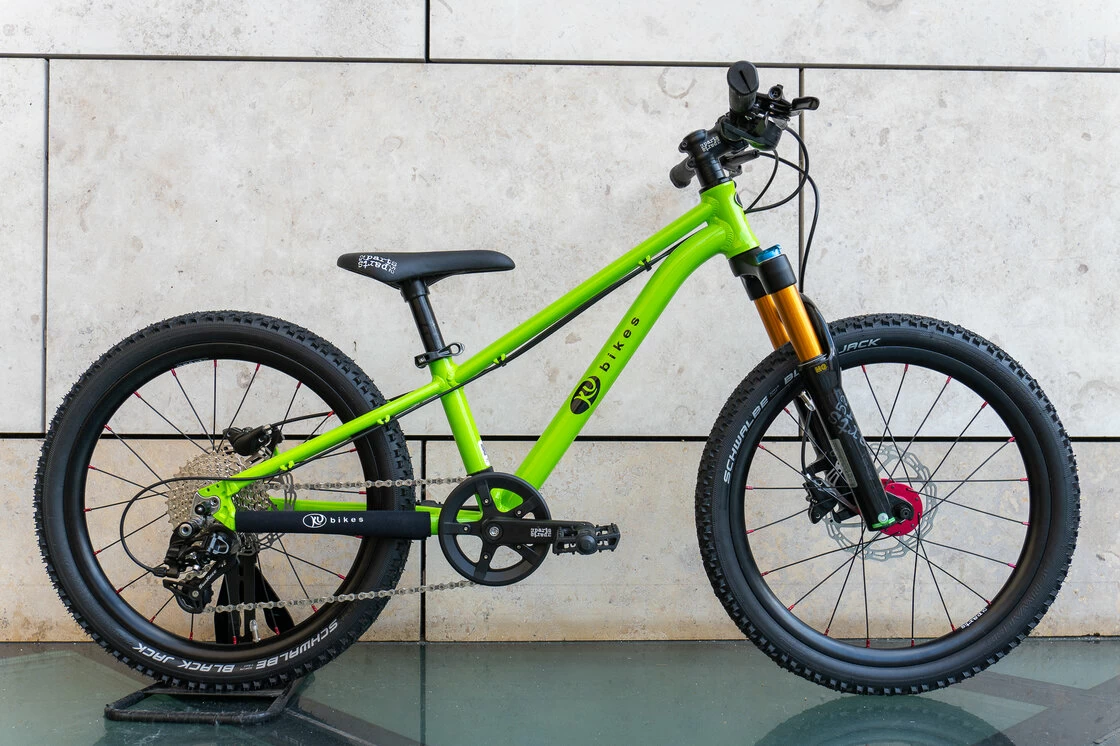 Lekki rowerek amortyzowany KUbikes 20 S MTB DISC zielony