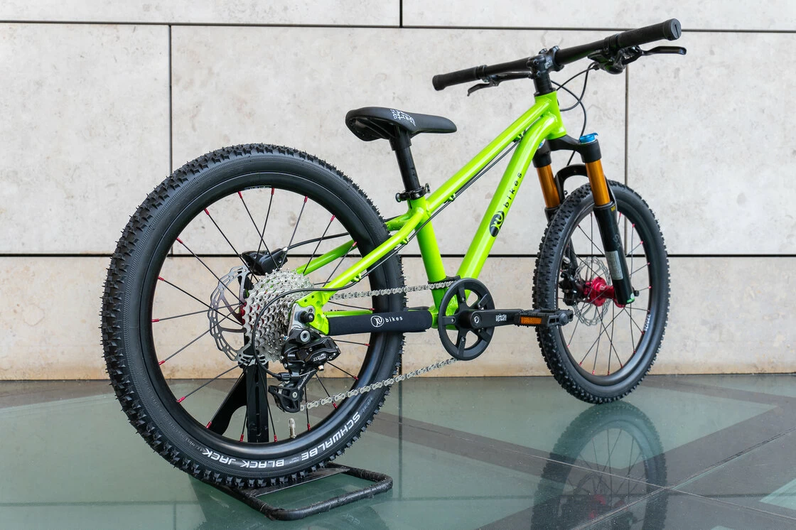 Lekki rowerek amortyzowany KUbikes 20 S MTB DISC zielony