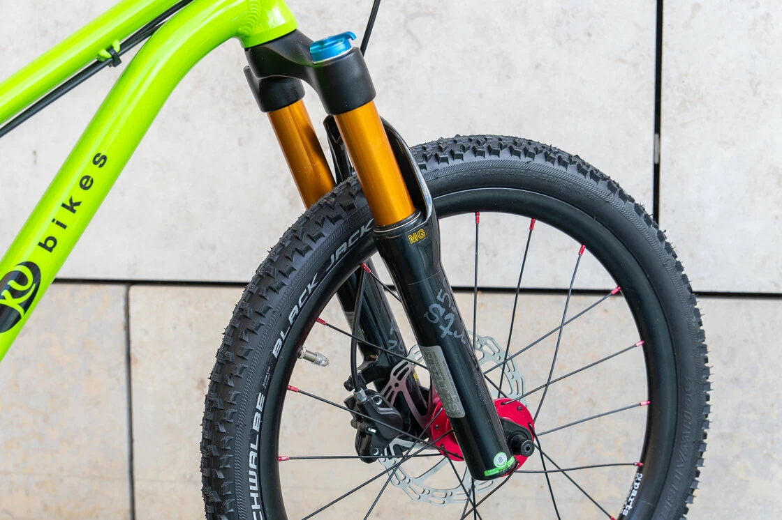 Lekki rowerek amortyzowany KUbikes 20 S MTB DISC zielony