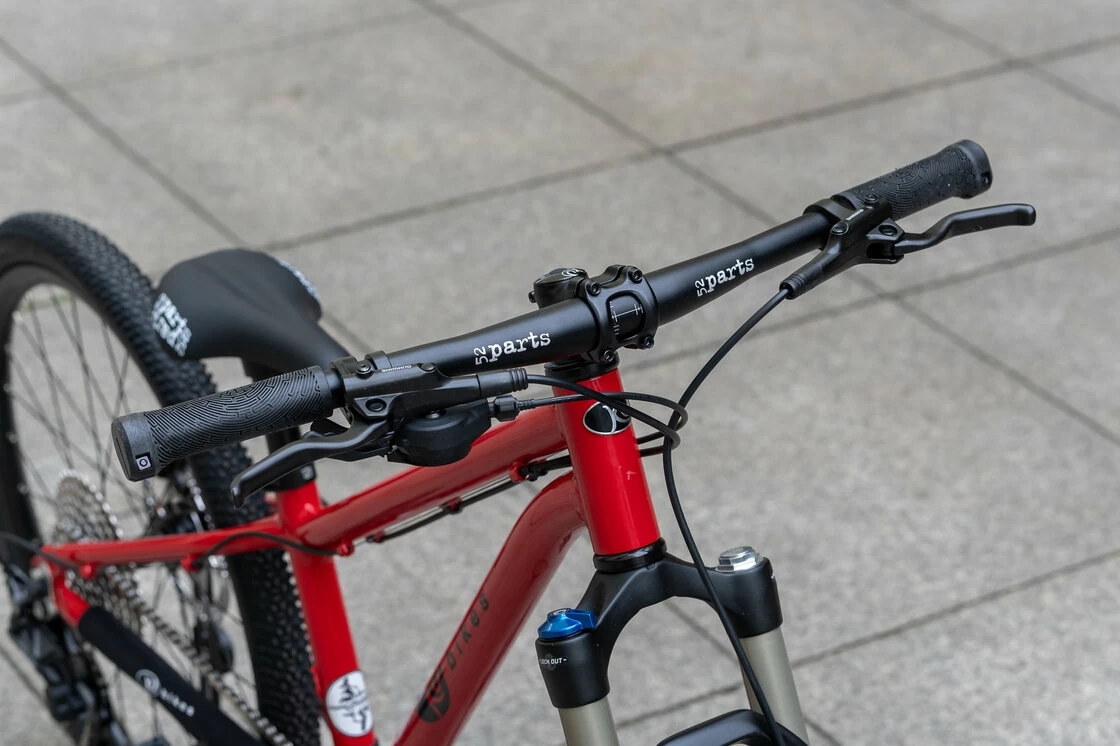Lekki rowerek amortyzowany KUbikes 24 MTB DISC czerwony