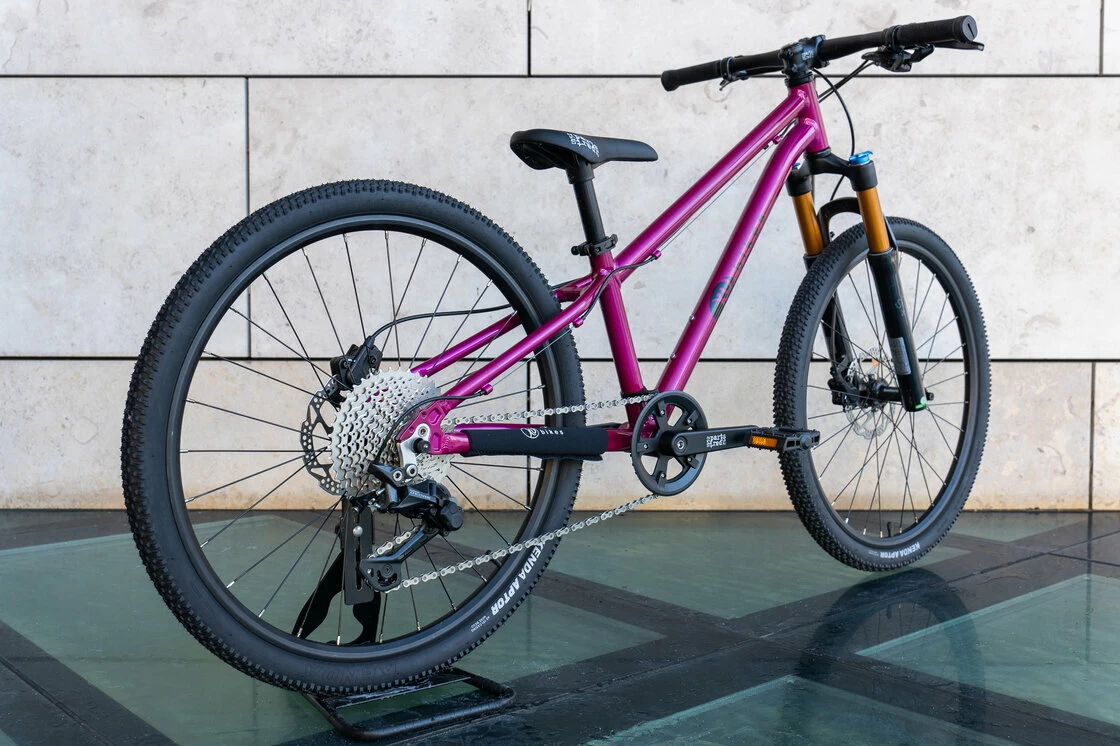 Lekki rowerek amortyzowany KUbikes 24 MTB DISC różowy