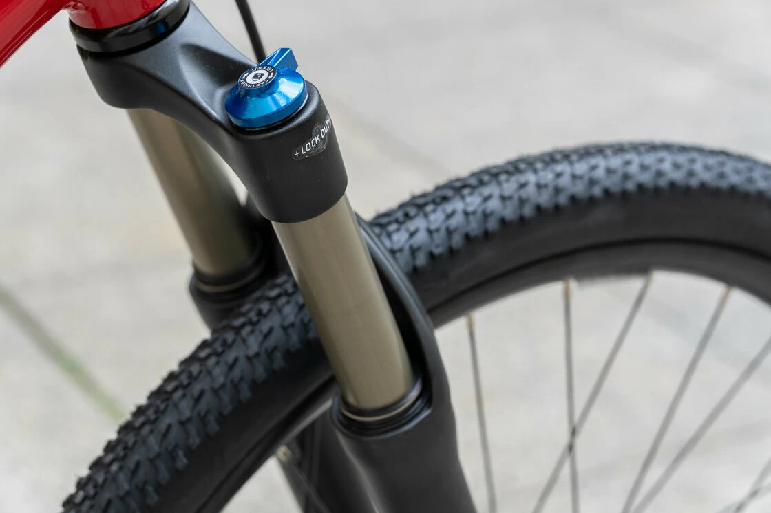 Lekki rowerek amortyzowany KUbikes 24 S MTB DISC czerwony