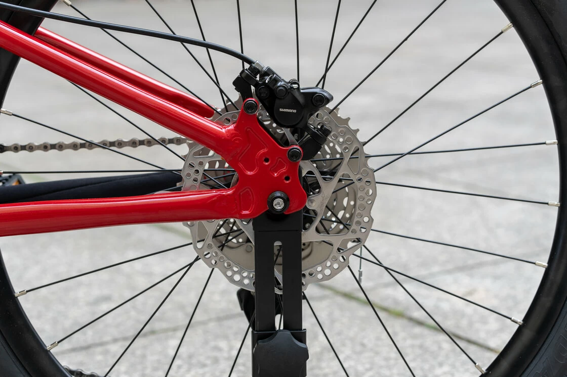 Lekki rowerek amortyzowany KUbikes 24 S MTB DISC czerwony