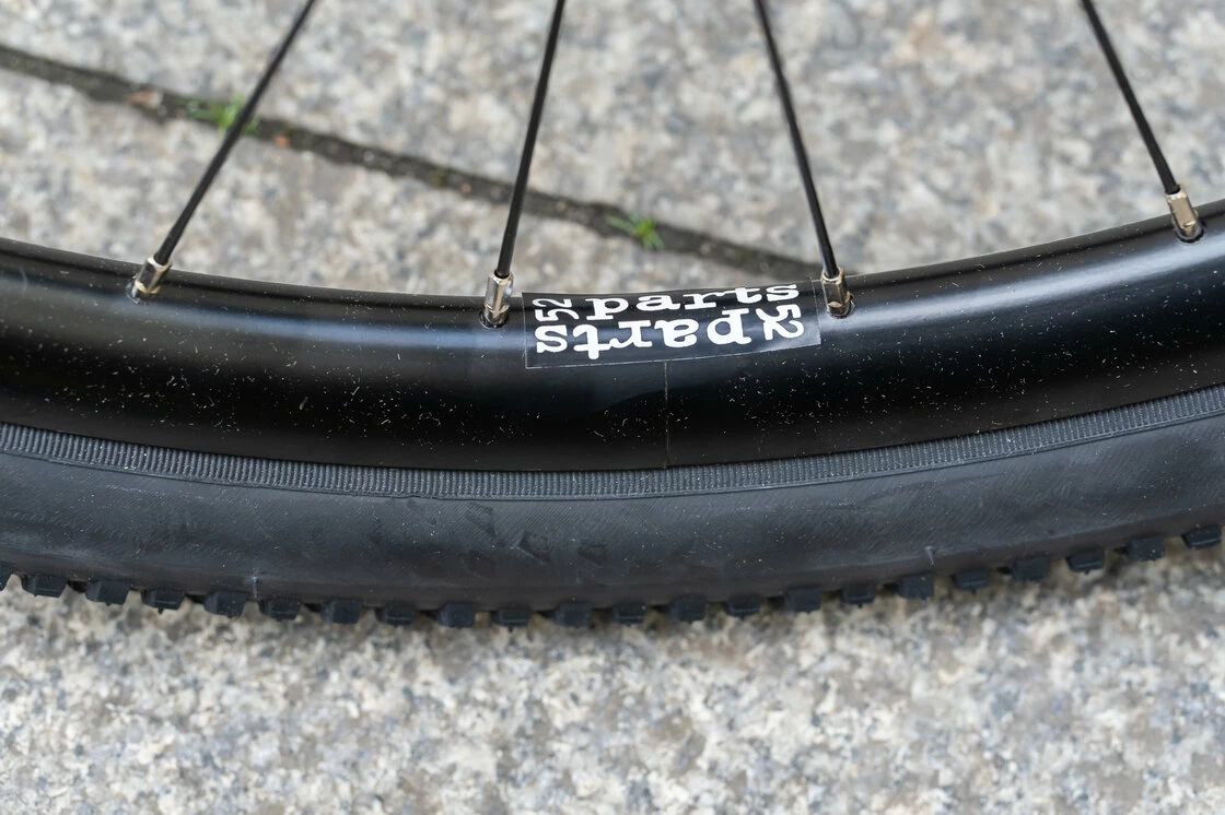 Lekki rowerek amortyzowany KUbikes 24 S MTB DISC czerwony