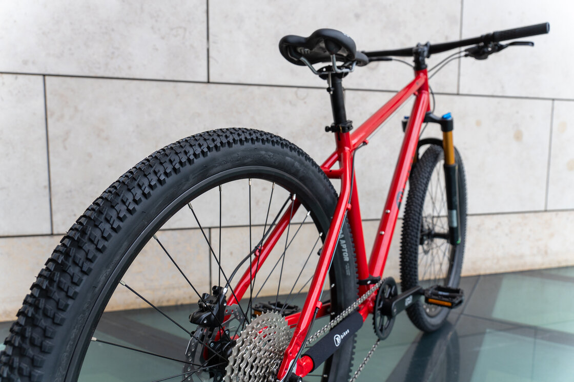 Lekki rowerek amortyzowany KUbikes 27,5 MTB DISC czerwony L