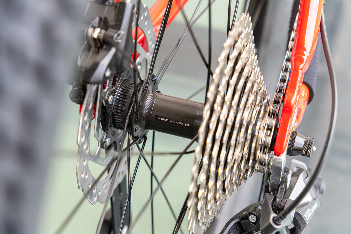 Lekki rowerek amortyzowany KUbikes 27,5 MTB DISC czerwony L