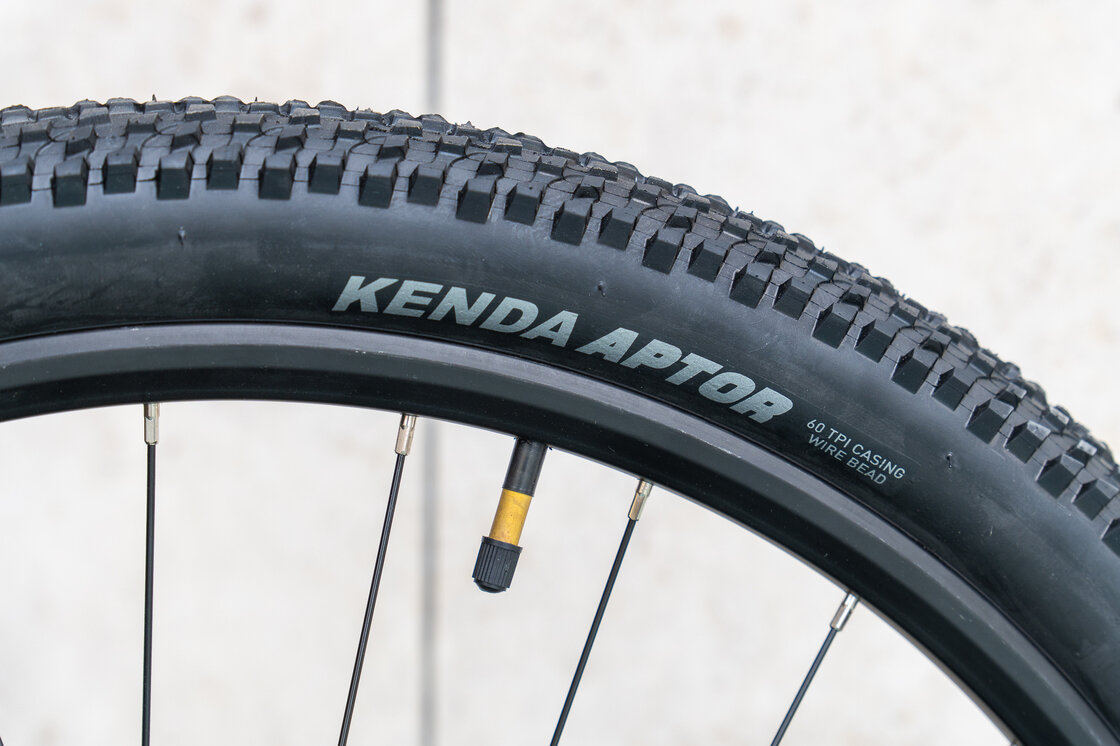 Lekki rowerek amortyzowany KUbikes 27,5 MTB DISC czerwony L