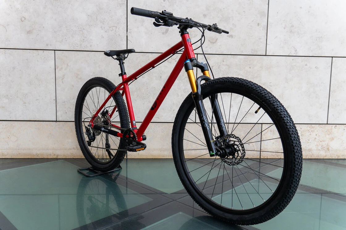 Lekki rowerek amortyzowany KUbikes 27,5 MTB DISC czerwony M