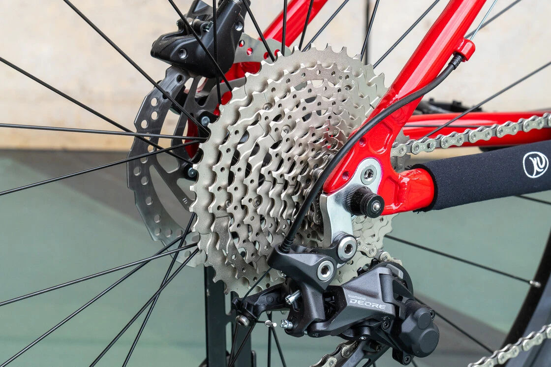 Lekki rowerek amortyzowany KUbikes 27,5 MTB DISC czerwony M